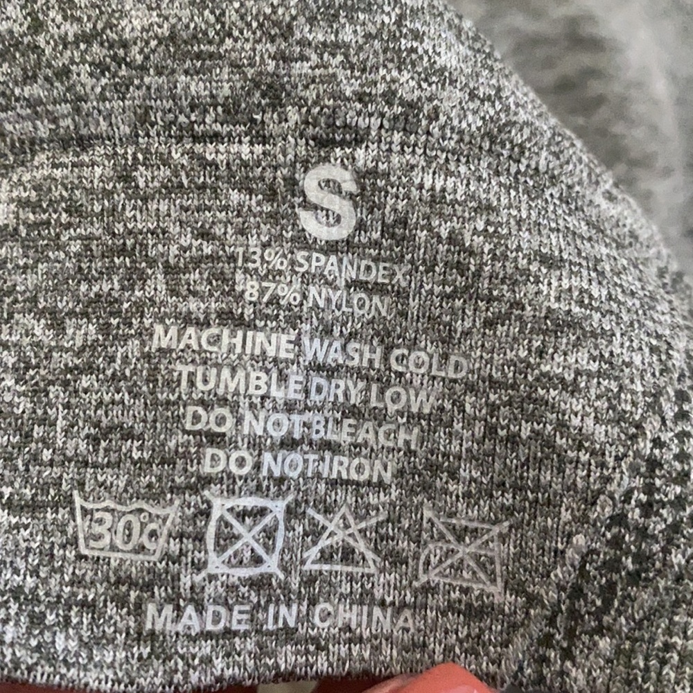 Sports bra size small - Picture 3 of 3